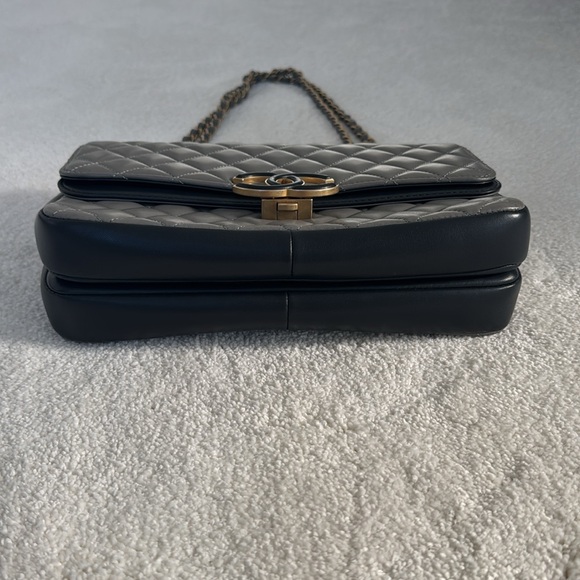 NWOT CHANEL TWO TONE DOUBLE FLAP BAG
GRAY AND BLACK WITH LEATHER COVERED
CC - Picture 7 of 8